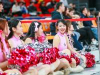 乐鱼体育 官方平台-中国台北战神队啦啦队员为球队加油，与球迷互动活跃气氛