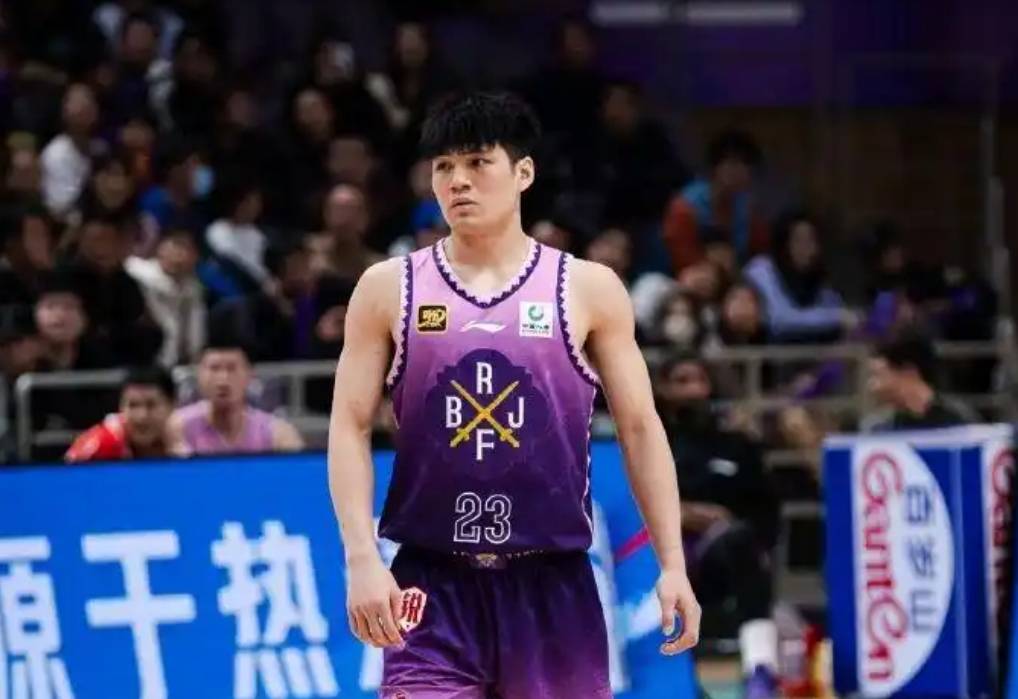 北控死守陈国豪要价徐杰，广东拒做亏本买卖，福建瞄准广厦冠军中锋的简单介绍